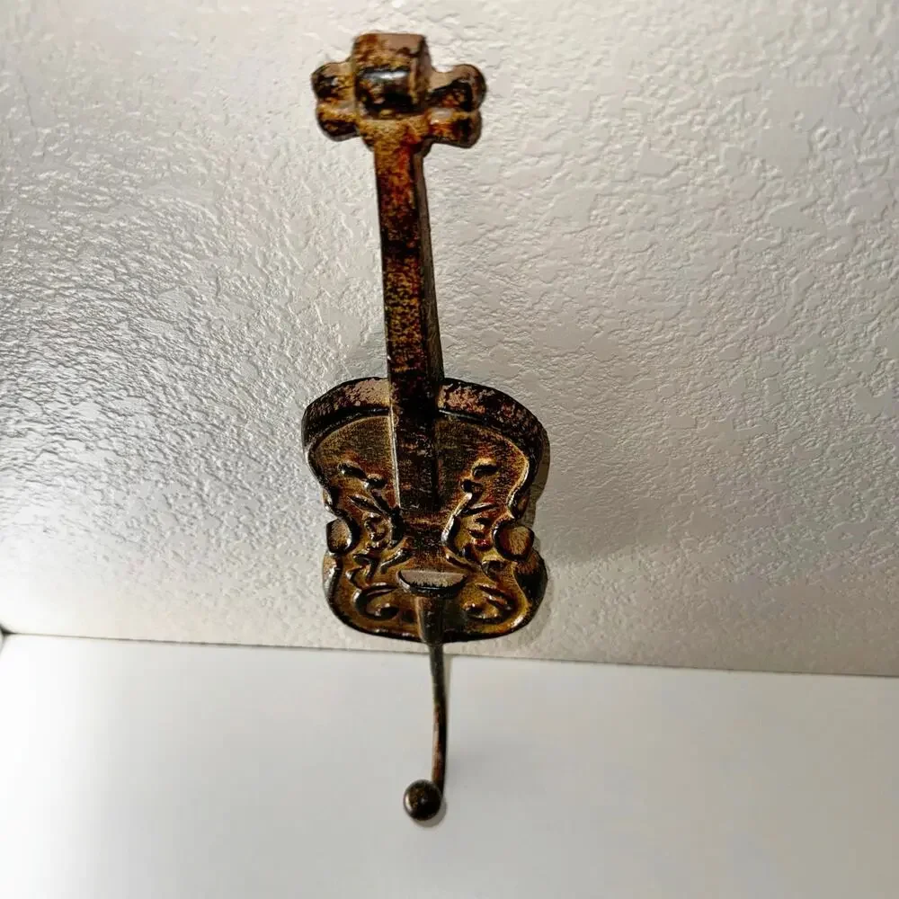 Vintage Cast Iron Violin Wall Hook – Rustic Bronze Patina – Music Room Decor